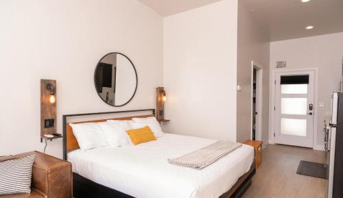 Deluxe Studio