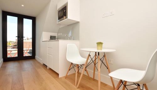 Top Floor One-Bedroom Apartment - Split Level