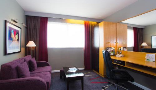 Standard King Room with Sofa Bed - Non-Smoking