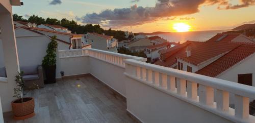 Penthouse Apartment with Terrace and City View (4*)