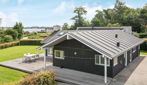 Three-Bedroom Holiday Home 