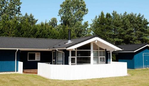 Three-Bedroom Holiday Home 