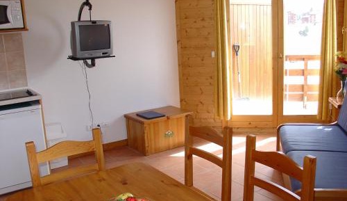 One-Bedroom Apartment (6 Adults)