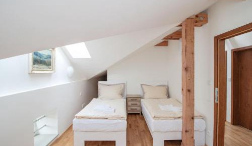 Twin Room with Private External Bathroom