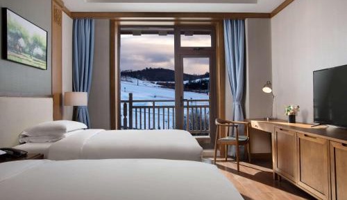 Swiss One-Bedroom Twin Suite with Mountain View