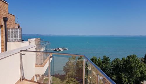 Apartment with Lake View