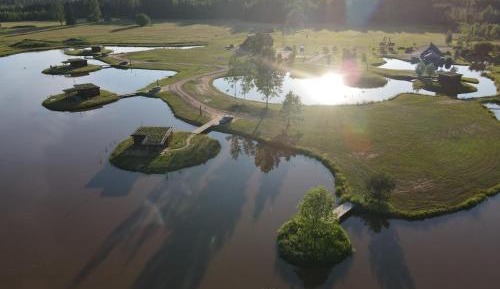 Two-Bedroom House with Hot Tub