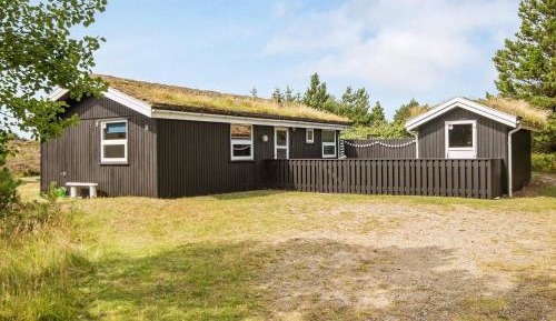 Three-Bedroom Holiday Home 