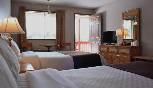 Room with One Queen and One Double Bed