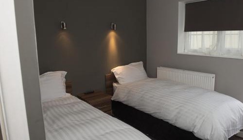 Twin Room with Shower