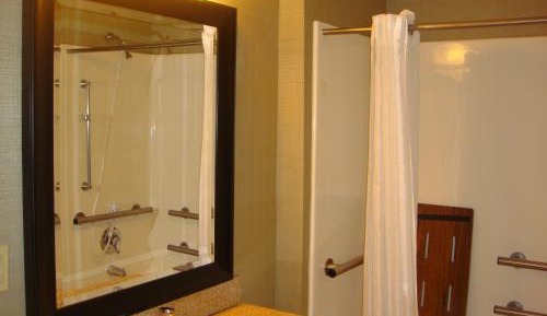 One-Bedroom King Suite - Disability Access/Non-Smoking