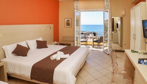 Triple Room with Balcony and Sea View