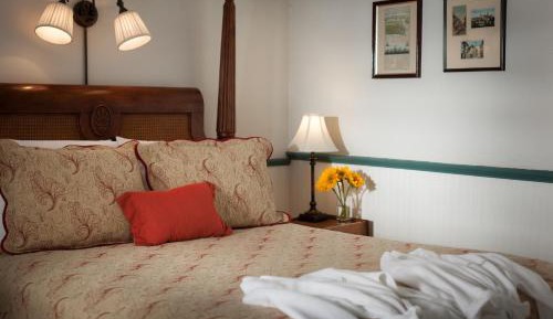 Basic Queen Room