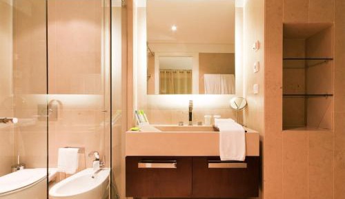 One-Bedroom Apartment with Sea View