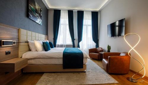 Deluxe Family Room