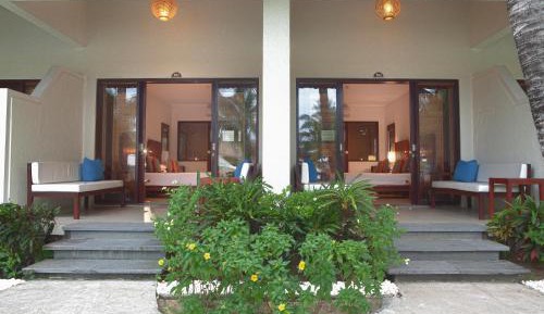 Bungalow with Terrace and Garden View