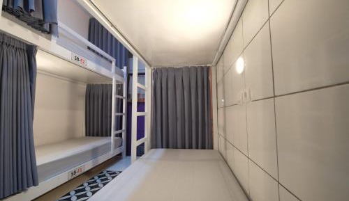 10-Bed Mixed Dormitory Room