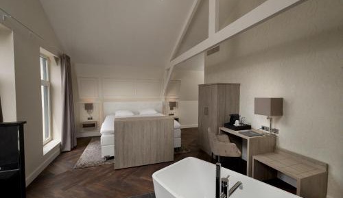 Deluxe Double Room with Bath