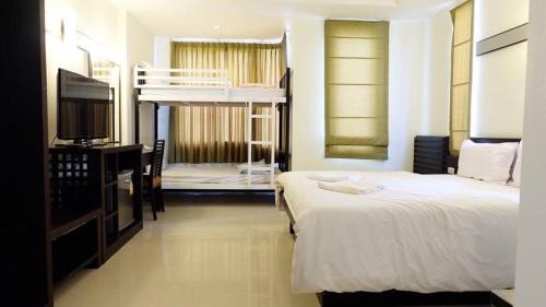 Quadruple Room with Private Bathroom