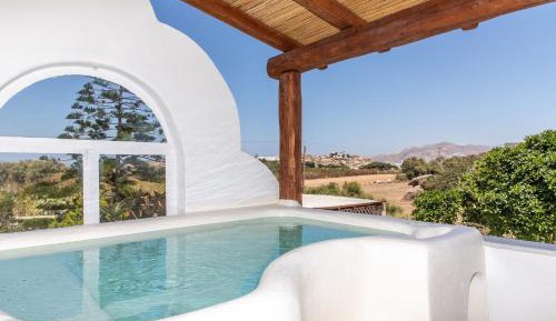 Apartment with Outdoor Jetted Tub