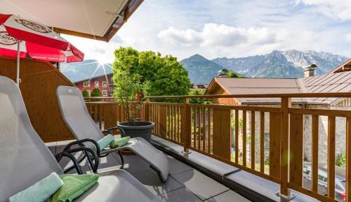 Apartment with Mountain View