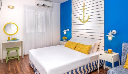 Large Family Two-Bedroom Apartment (2 Adults + 3 Children)