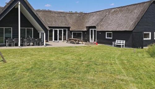 Ten-Bedroom Holiday Home