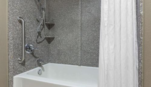 Queen Room with Two Queen Beds and Bath Tub - Mobility/Hearing Accessible - Non-Smoking