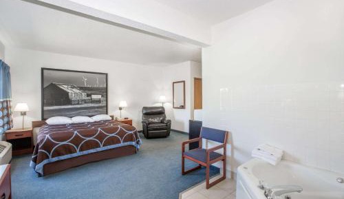 Deluxe King Studio Suite - Non-Smoking