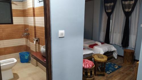 Double or Twin Room with Bathroom
