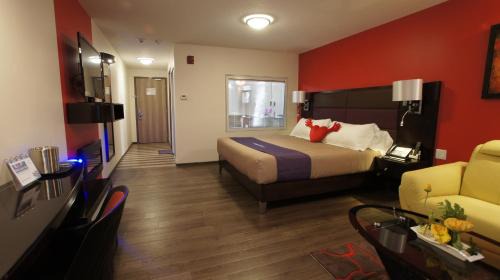 Deluxe Suite with Spa Bath