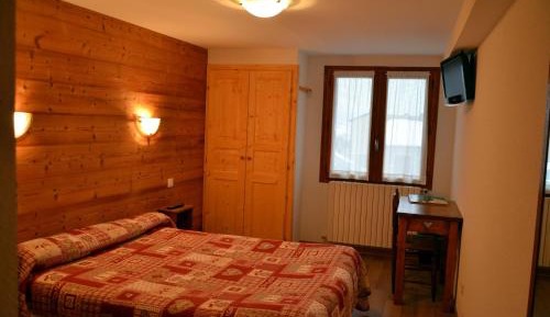 Double Room (1 Double Bed)