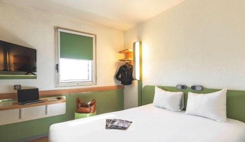 Double Room with Queen Bed