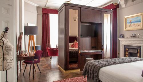 Deluxe King Suite