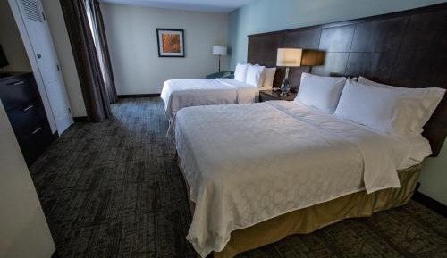 One-Bedroom Queen Suite