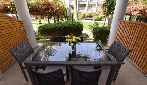 Apartment with Garden View