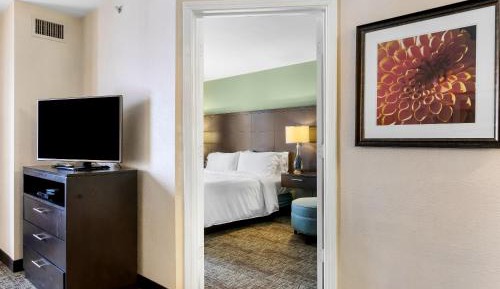 One-Bedroom Queen Suite