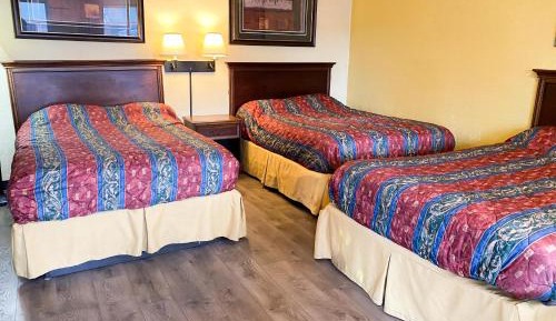 Basic Triple Room with Shared Bathroom