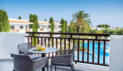 Apartment with Pool View 