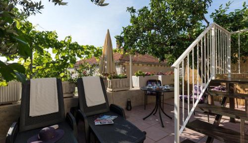 Studio Apartment with Terrace and Garden View