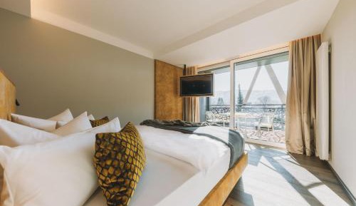 Suite with Mountain View
