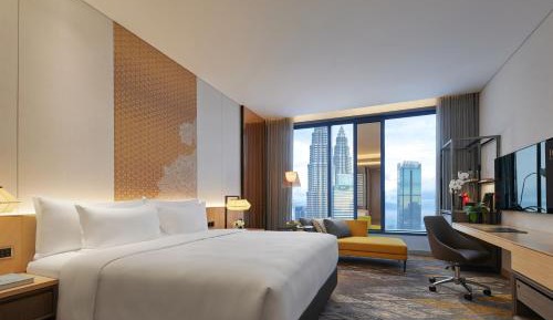 Deluxe King Club Room