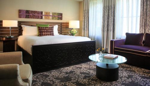 Premium King Room with Sofa Bed and City View