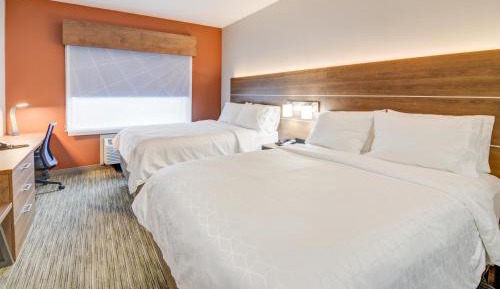 Queen Suite with Two Queen Beds and Additional Living Area