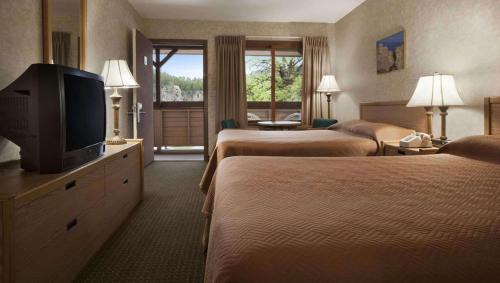 Queen Room with Two Queen Beds - Non-Smoking