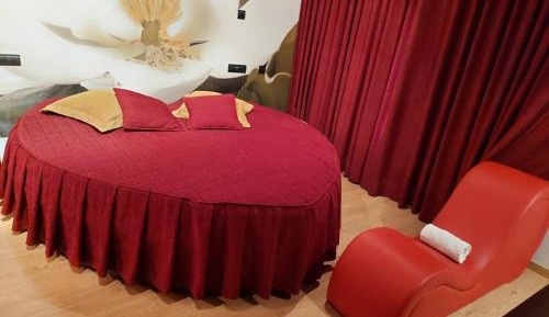 Queen Suite with Spa Bath