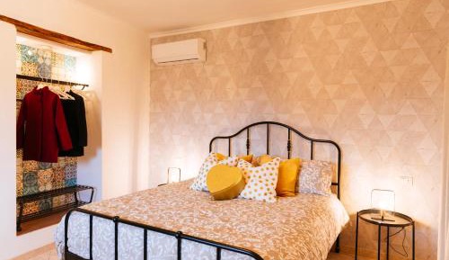 Deluxe Room (2 Adults + 1 Child)