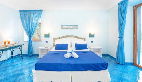Superior Double Room with Balcony and Partial Sea View