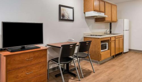 Queen Suite - Accessible/Non-Smoking