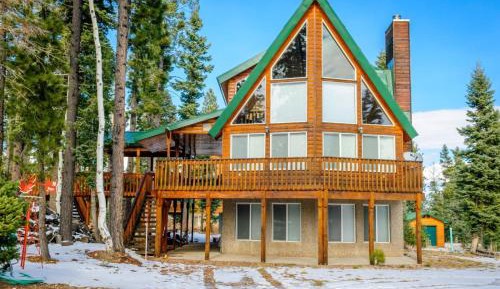 Three-Bedroom Holiday Home 